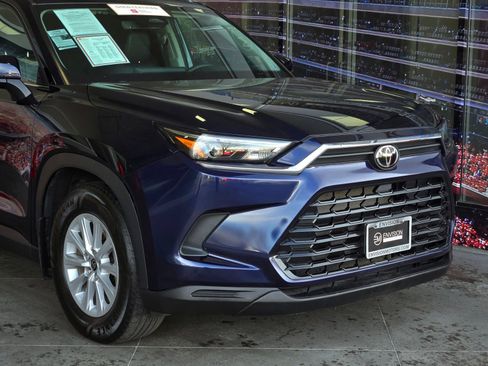 Certified 2024 Toyota Grand Highlander XLE image 2