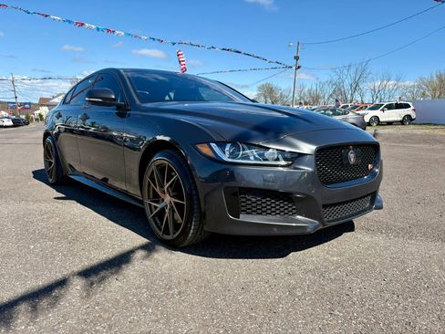 Used 2018 Jaguar XE S image 5