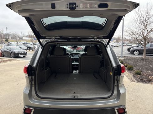 Used 2017 Toyota Highlander Limited image 32