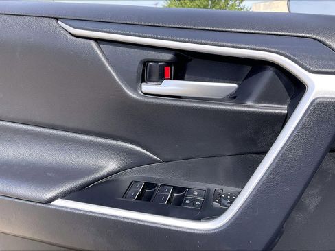 Used 2025 Toyota RAV4 XLE FWD image 34