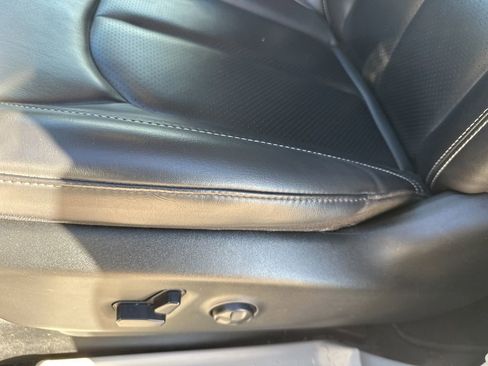 Used 2023 Chrysler Pacifica Touring-L image 5