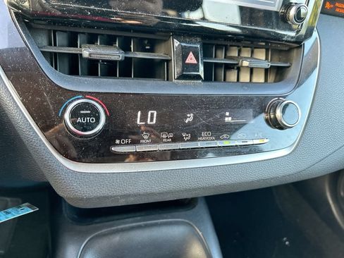 Used 2020 Toyota Corolla LE FWD image 22