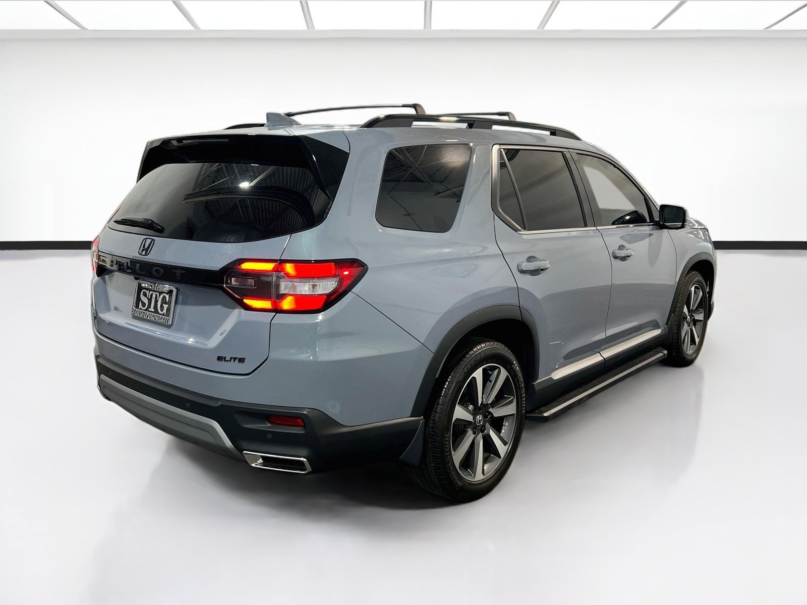 Used 2023 Honda Pilot Elite image 4