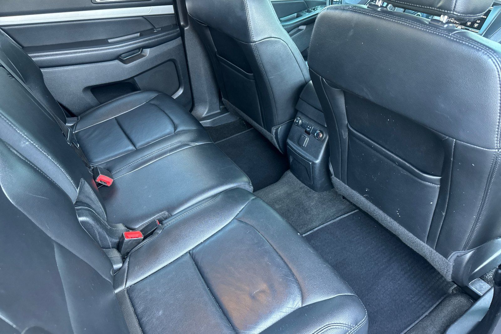 Used 2016 Ford Explorer XLT w/ Equipment Group 202A AWD/4WD image 19