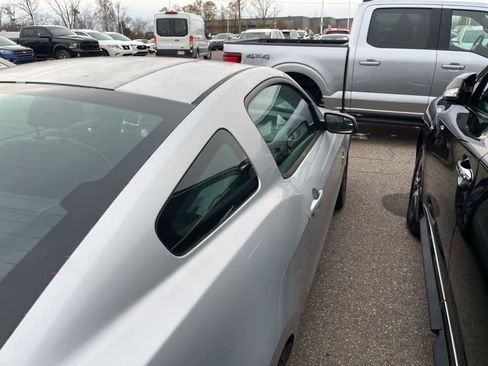 Used 2010 Ford Mustang Coupe image 16