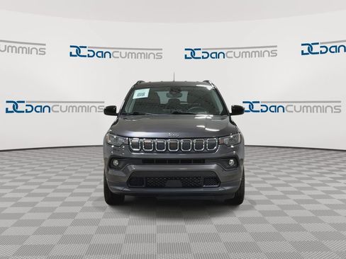 Used 2022 Jeep Compass Latitude AWD/4WD image 3