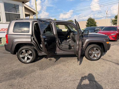 Used 2015 Jeep Patriot High Altitude AWD/4WD image 18