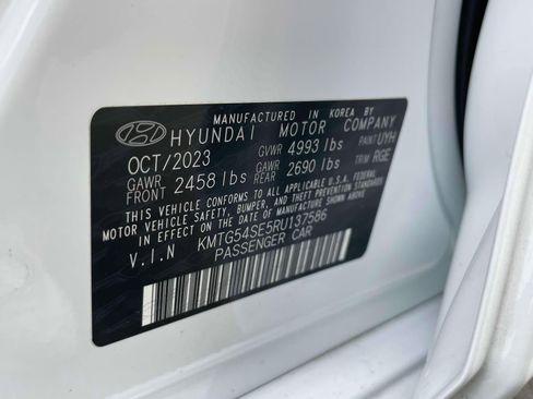 Used 2024 Genesis G70 3.3T Advanced image 19