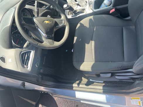 Used 2017 Chevrolet Cruze LS FWD image 18