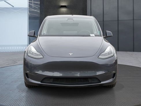 Used 2022 Tesla Model Y Long Range AWD/4WD image 9