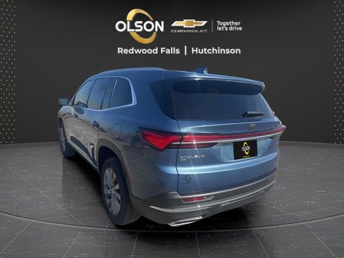 Used 2025 Buick Enclave Preferred image 3