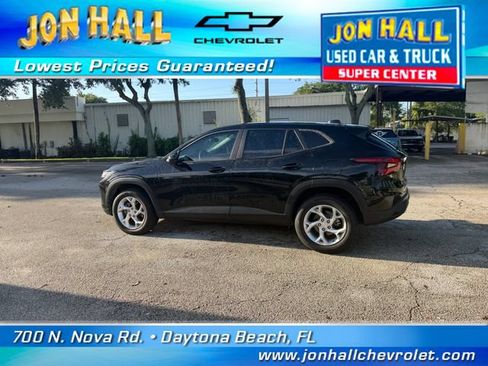 Used 2024 Chevrolet Trax LS w/ LS Convenience Package FWD image 5