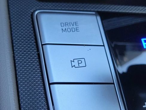 Used 2023 Hyundai Elantra SEL FWD image 17