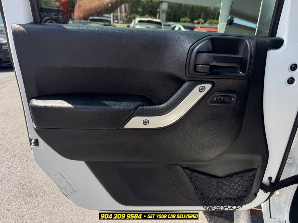 Used 2016 Jeep Wrangler Sahara w/ Connectivity Group AWD/4WD image 22