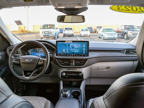 Used 2023 Ford Escape SE w/ PHEV Premium Package image 32