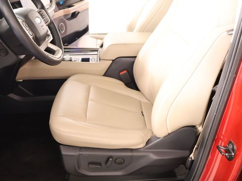 Used 2022 Ford Expedition XLT RWD image 12