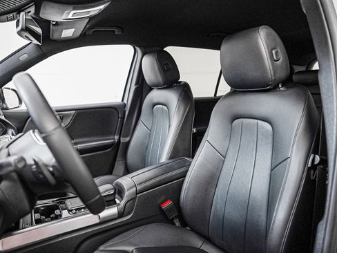 Certified 2022 Mercedes-Benz GLB 250 w/ Premium Package Lite image 12