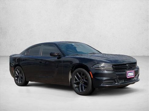 Used 2019 Dodge Charger SXT w/ Blacktop Package image 3