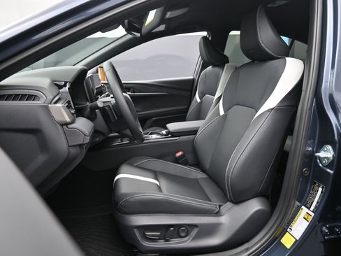 Used 2026 Toyota Camry SE image 18