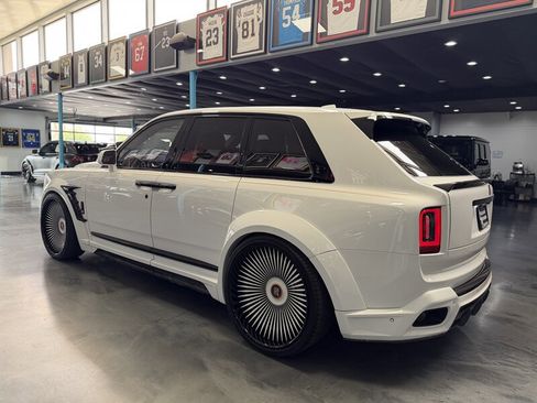 Used 2026 Rolls-Royce Cullinan AWD/4WD image 9