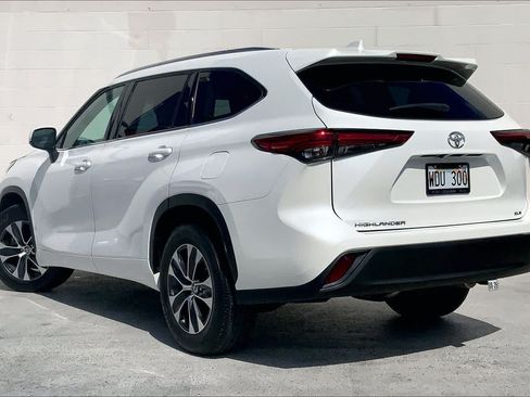 Used 2021 Toyota Highlander XLE FWD image 4