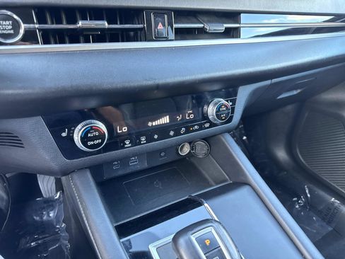 Used 2024 Mitsubishi Outlander AWD image 25