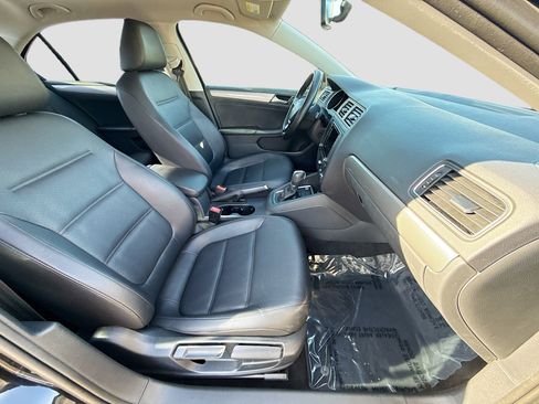 Used 2017 Volkswagen Jetta SE image 13