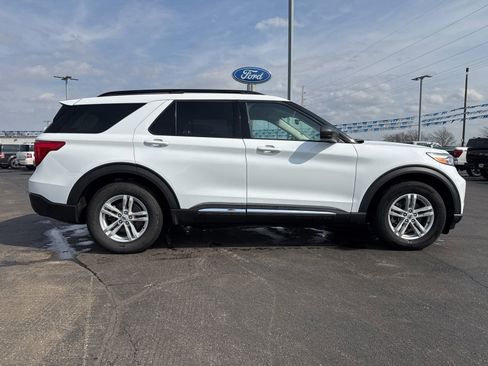 Used 2024 Ford Explorer XLT w/ Equipment Group 202A image 4