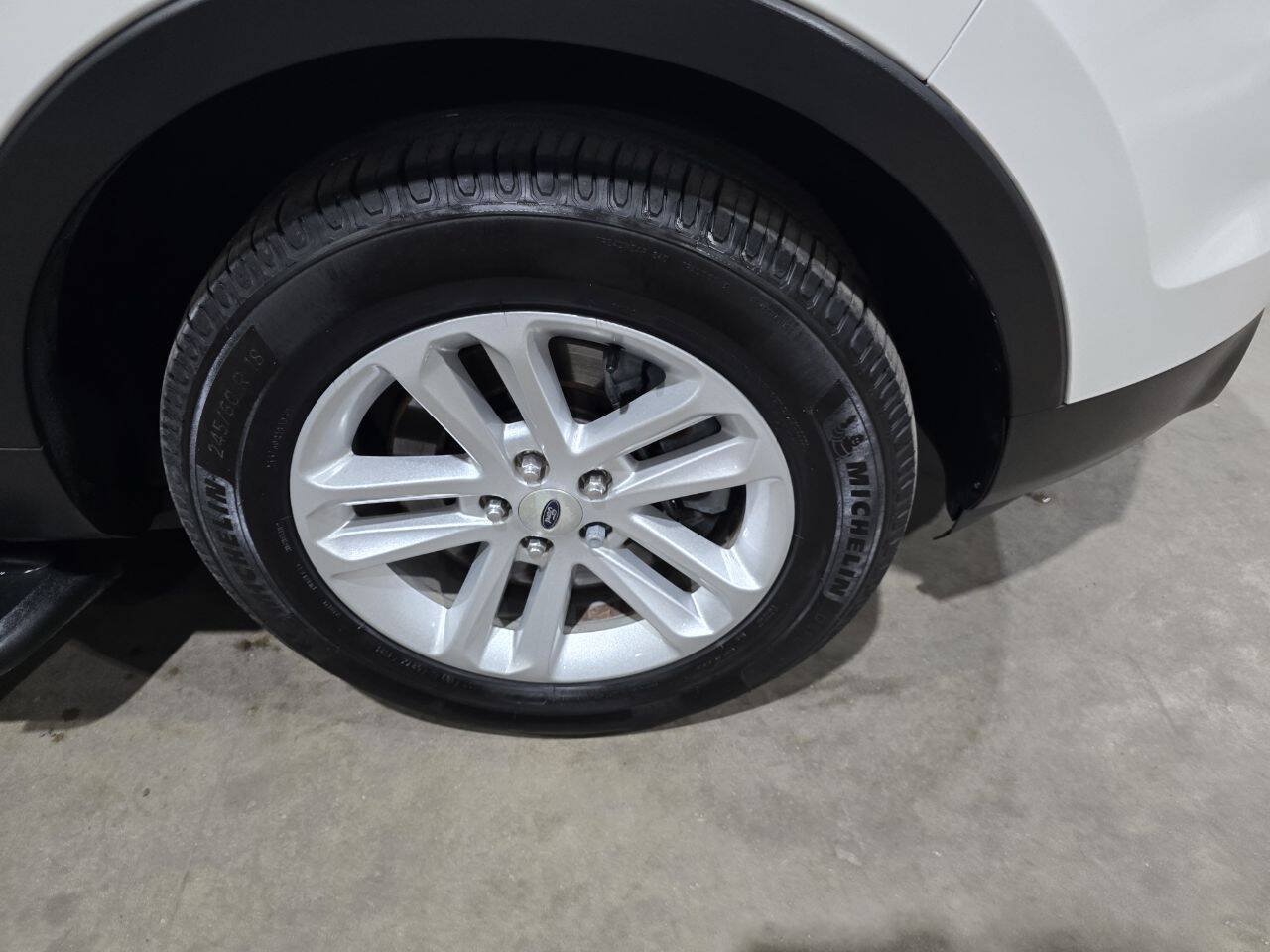 Used 2015 Ford Explorer XLT w/ Equipment Group 202A AWD/4WD image 22