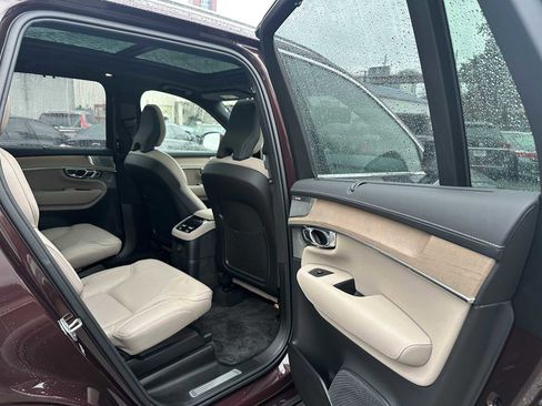 Certified 2025 Volvo XC90 T8 Ultra image 13