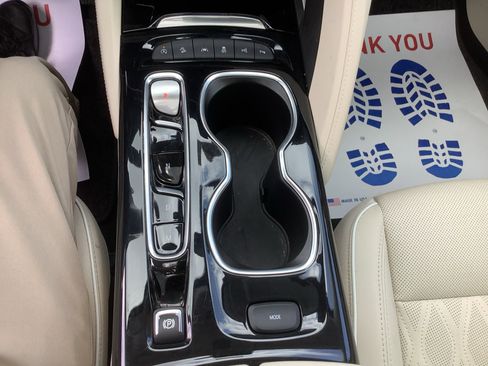 Used 2023 Buick Envision Avenir AWD/4WD image 20