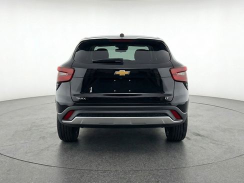Used 2025 Chevrolet Trax LT FWD image 7