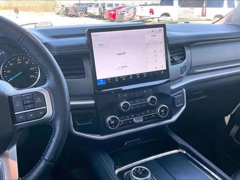 Certified 2023 Ford Expedition XLT image 9