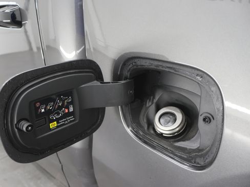 Used 2023 RAM 1500 Big Horn AWD/4WD image 30