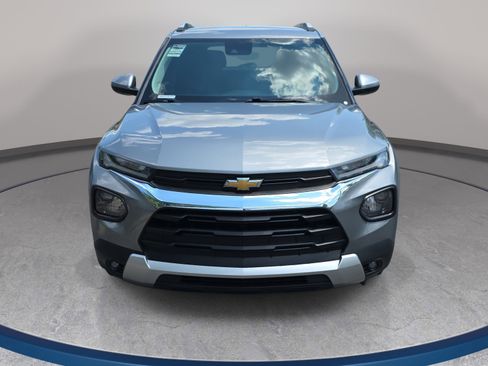 Used 2023 Chevrolet TrailBlazer LT FWD image 2