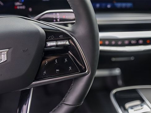 Used 2024 Cadillac Lyriq Sport image 12