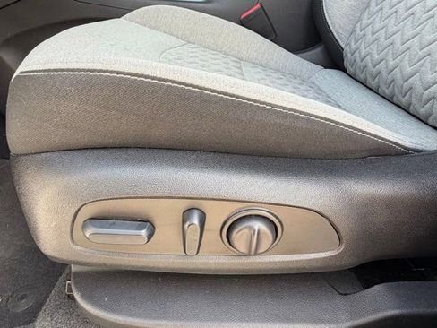 Used 2023 Chevrolet Equinox LT FWD image 14