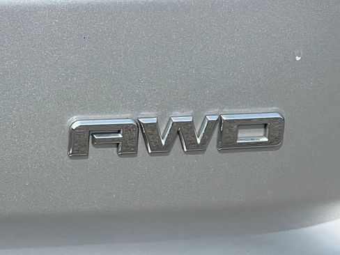 Certified 2018 GMC Terrain SLT w/ Preferred Package AWD/4WD image 2