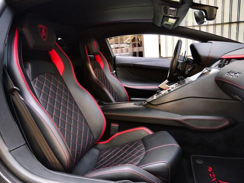 Used 2018 Lamborghini Aventador S AWD/4WD image 8