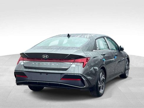 New 2026 Hyundai Elantra Limited FWD image 4