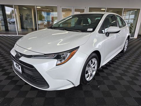 Used 2024 Toyota Corolla LE image 7