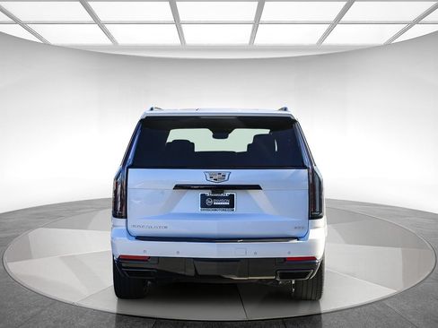 Used 2025 Cadillac Escalade ESV Sport Platinum w/ LPO, Floor Liner Package AWD/4WD image 4