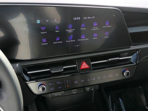 Used 2023 Kia Niro EX image 17