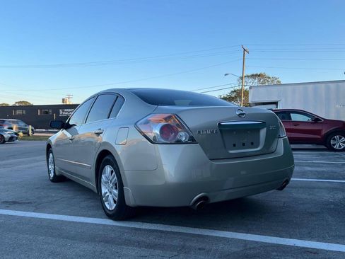 Used 2010 Nissan Altima 2.5 S w/ Convenience Pkg FWD image 5