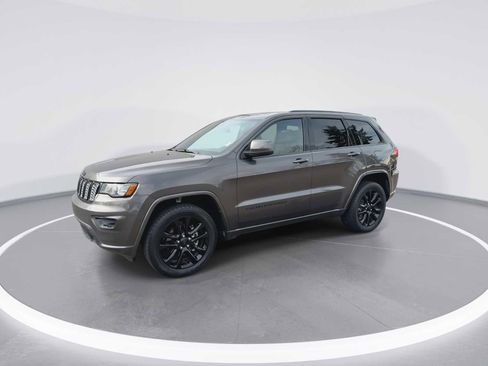 Used 2020 Jeep Grand Cherokee Altitude image 4