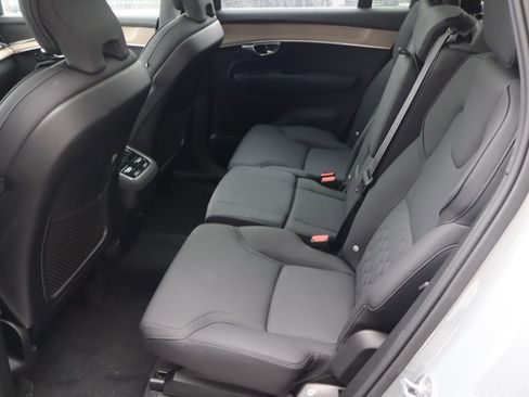 Certified 2025 Volvo XC90 B6 Plus image 31