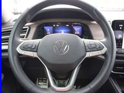 Used 2025 Volkswagen Atlas SEL Premium R-Line AWD/4WD image 32