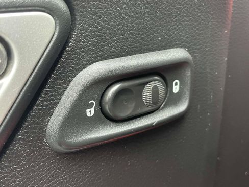Used 2014 Jeep Wrangler Unlimited Sahara w/ Connectivity Group AWD/4WD image 15