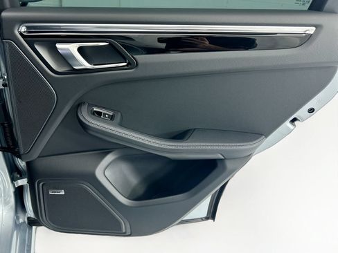 Used 2026 Porsche Macan AWD/4WD image 27