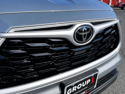 Used 2022 Toyota Highlander XLE image 30
